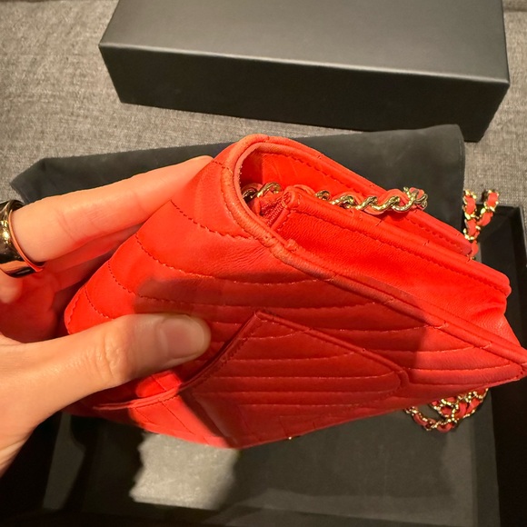 Chanel Red Chevron Wallet on Chain (WOC) - Picture 6 of 13